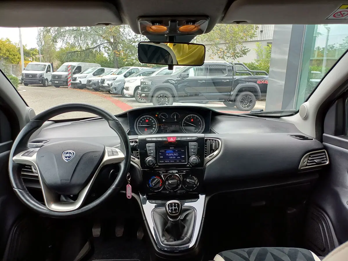 Lancia Ypsilon usata a Modena (19)