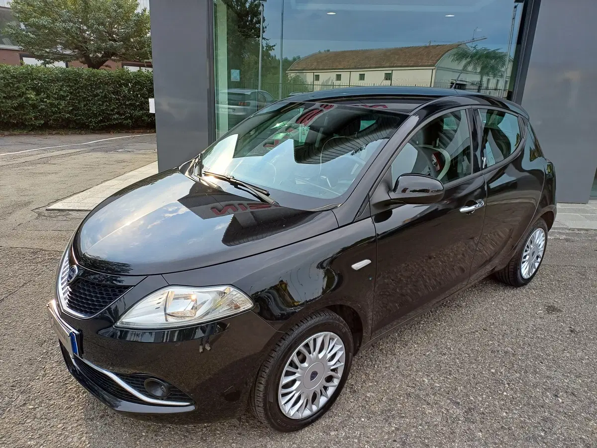 Lancia Ypsilon usata a Modena (2)