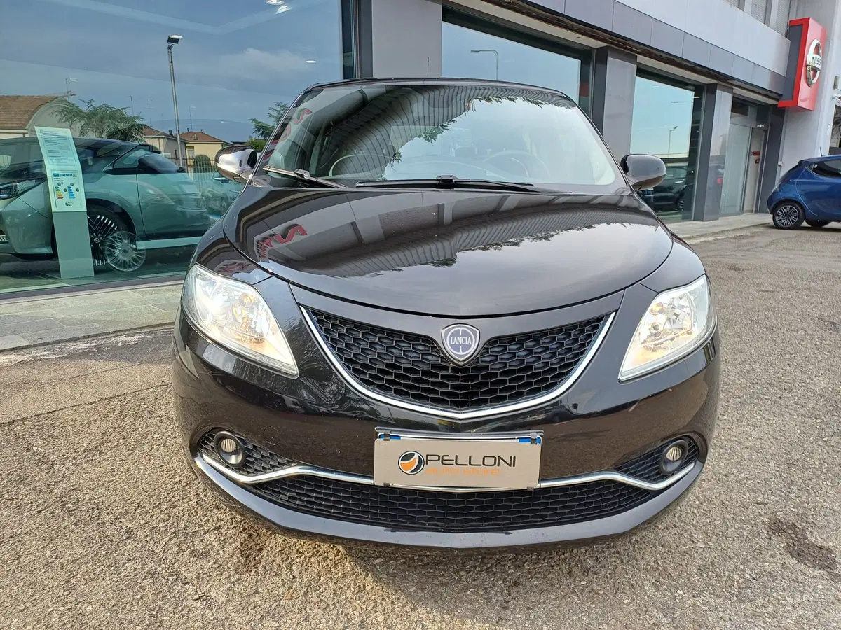 Lancia Ypsilon usata a Modena (4)