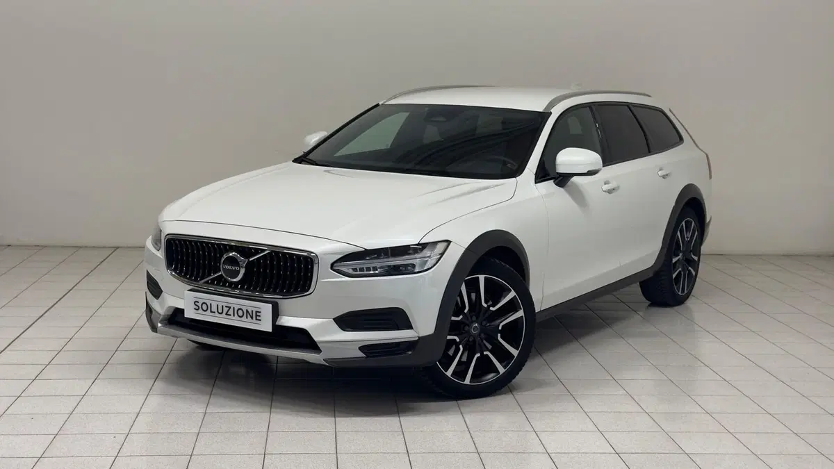 Volvo V90 Cross Country usata a Novara