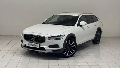 Volvo V90 Cross Country 2.0 b4 Plus awd auto del 2023 usata a Novara