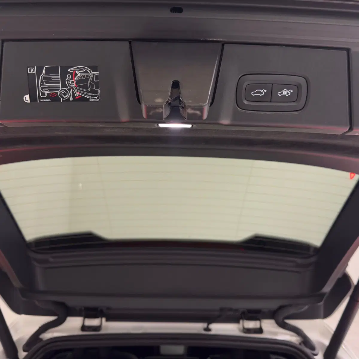 Volvo V90 Cross Country usata a Novara (11)