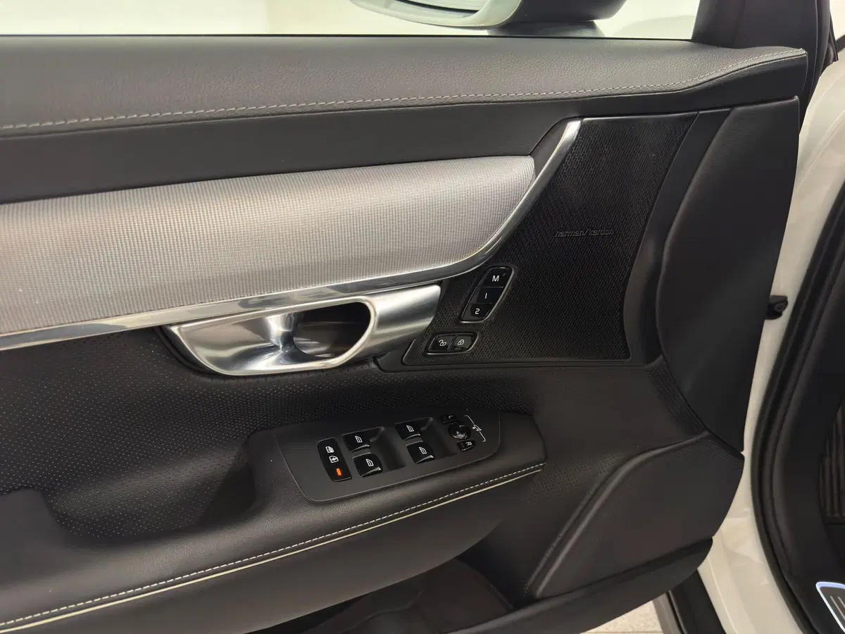Volvo V90 Cross Country usata a Novara (15)