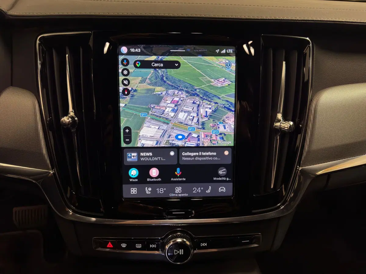 Volvo V90 Cross Country usata a Novara (18)