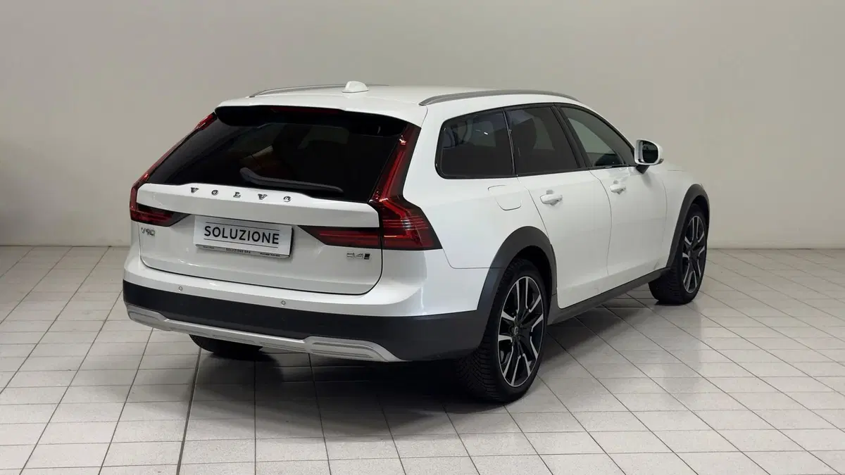 Volvo V90 Cross Country usata a Novara (2)