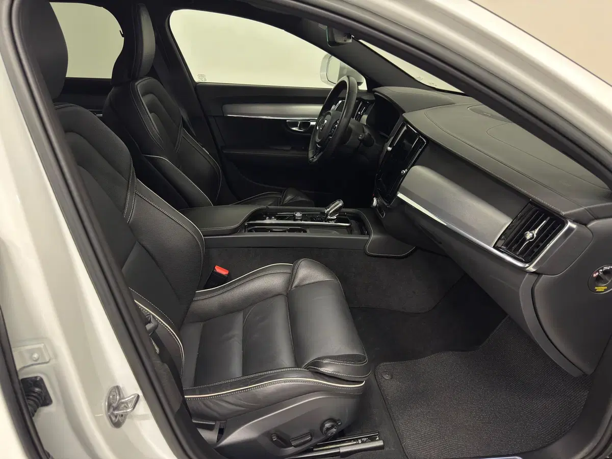 Volvo V90 Cross Country usata a Novara (3)