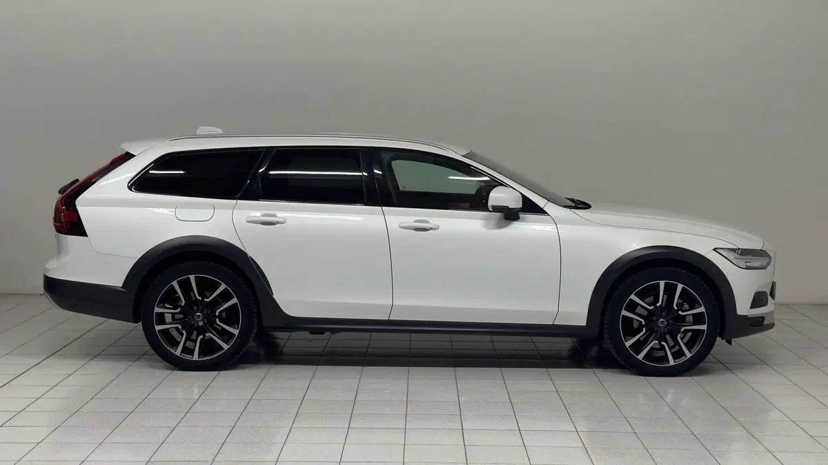Volvo V90 Cross Country usata a Novara (6)