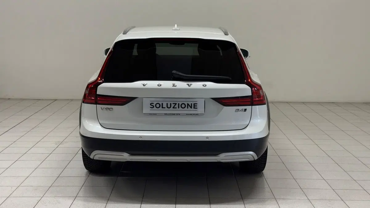 Volvo V90 Cross Country usata a Novara (7)