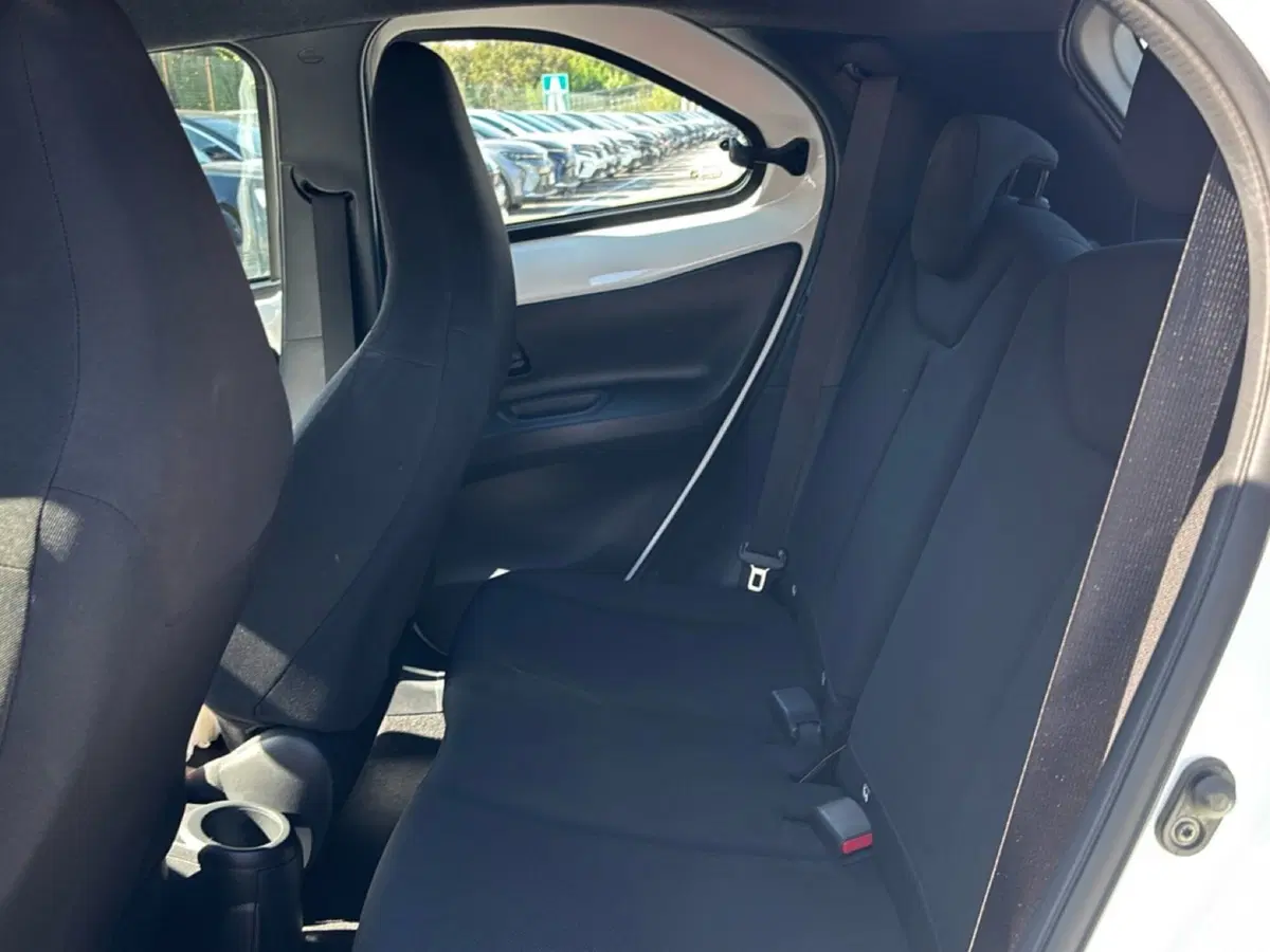 Toyota Aygo X usata a Latina (13)