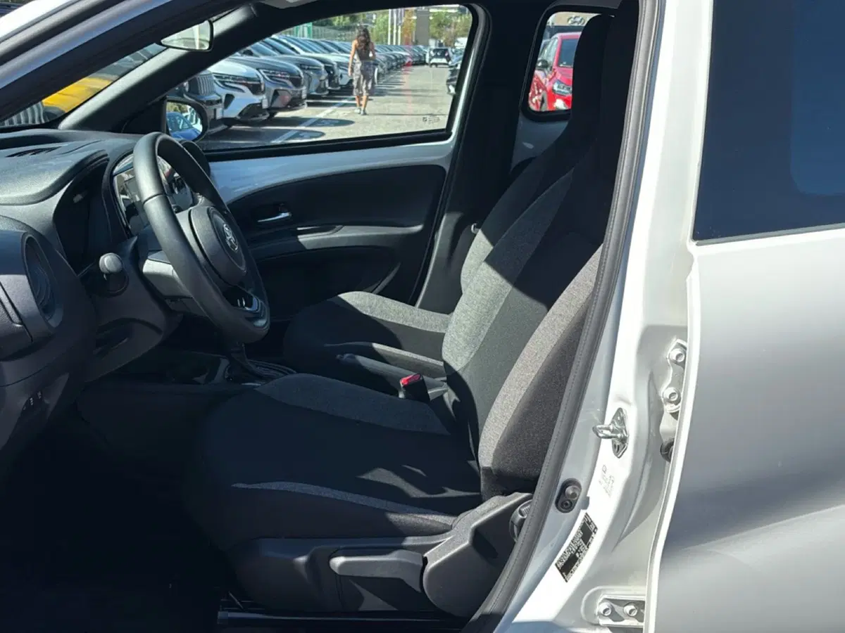 Toyota Aygo X usata a Latina (14)