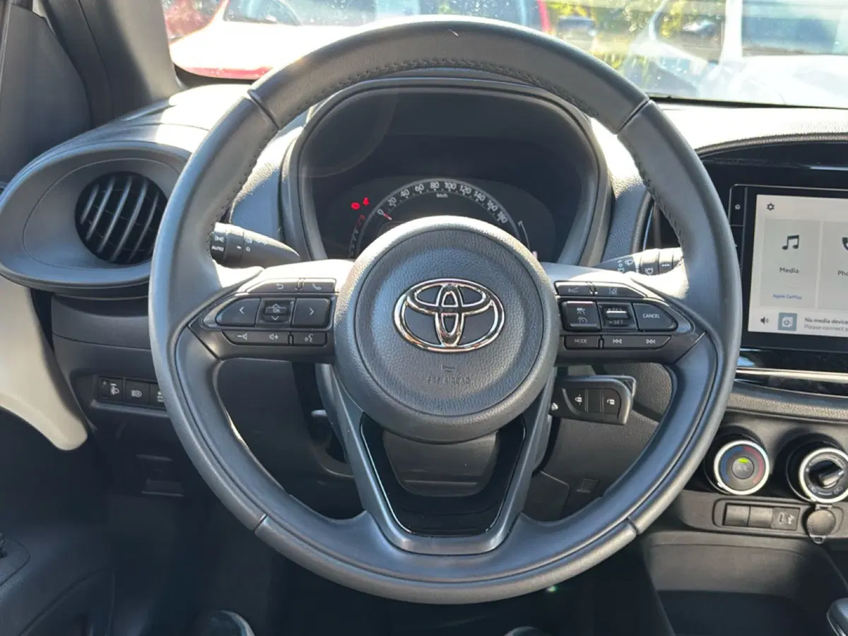 Toyota Aygo X usata a Latina (17)