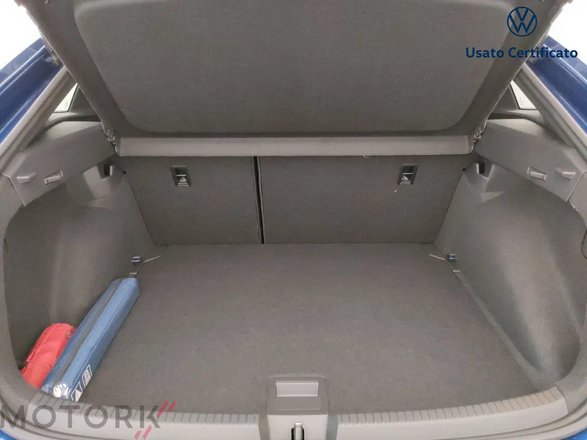 Volkswagen Taigo nuova a Varese (9)