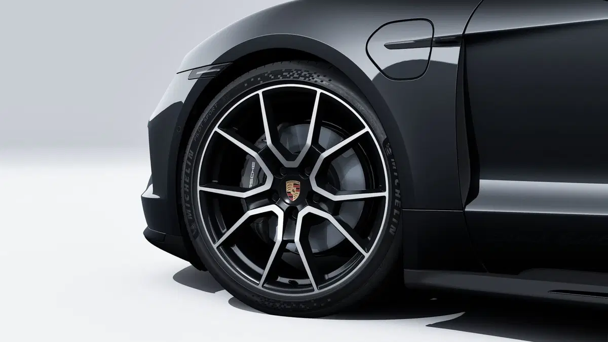 Porsche Taycan nuova a Firenze (2)