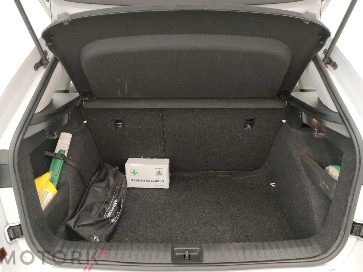 Skoda Kamiq usata a Varese (9)