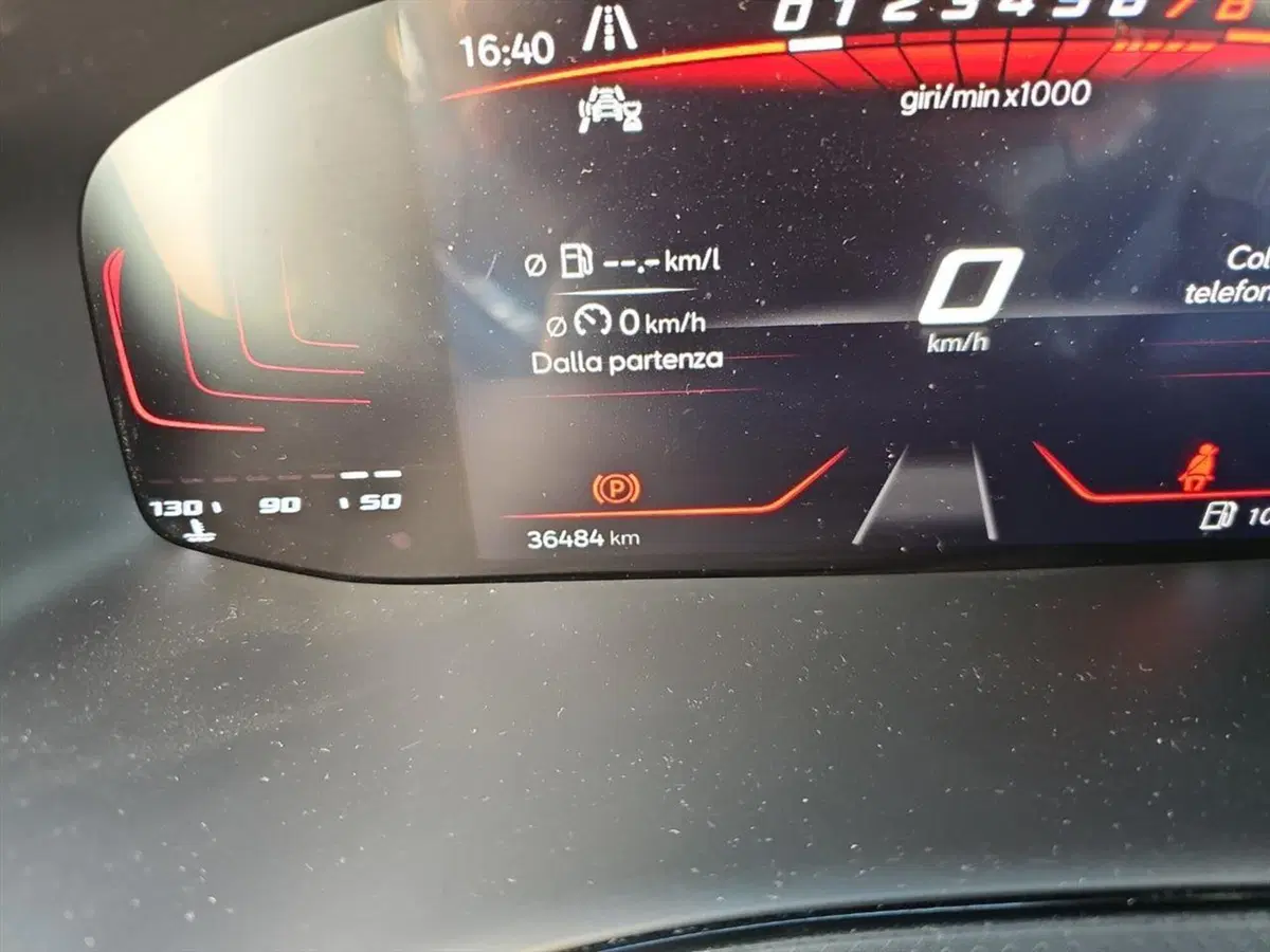 SEAT Arona usata a Lecco (15)