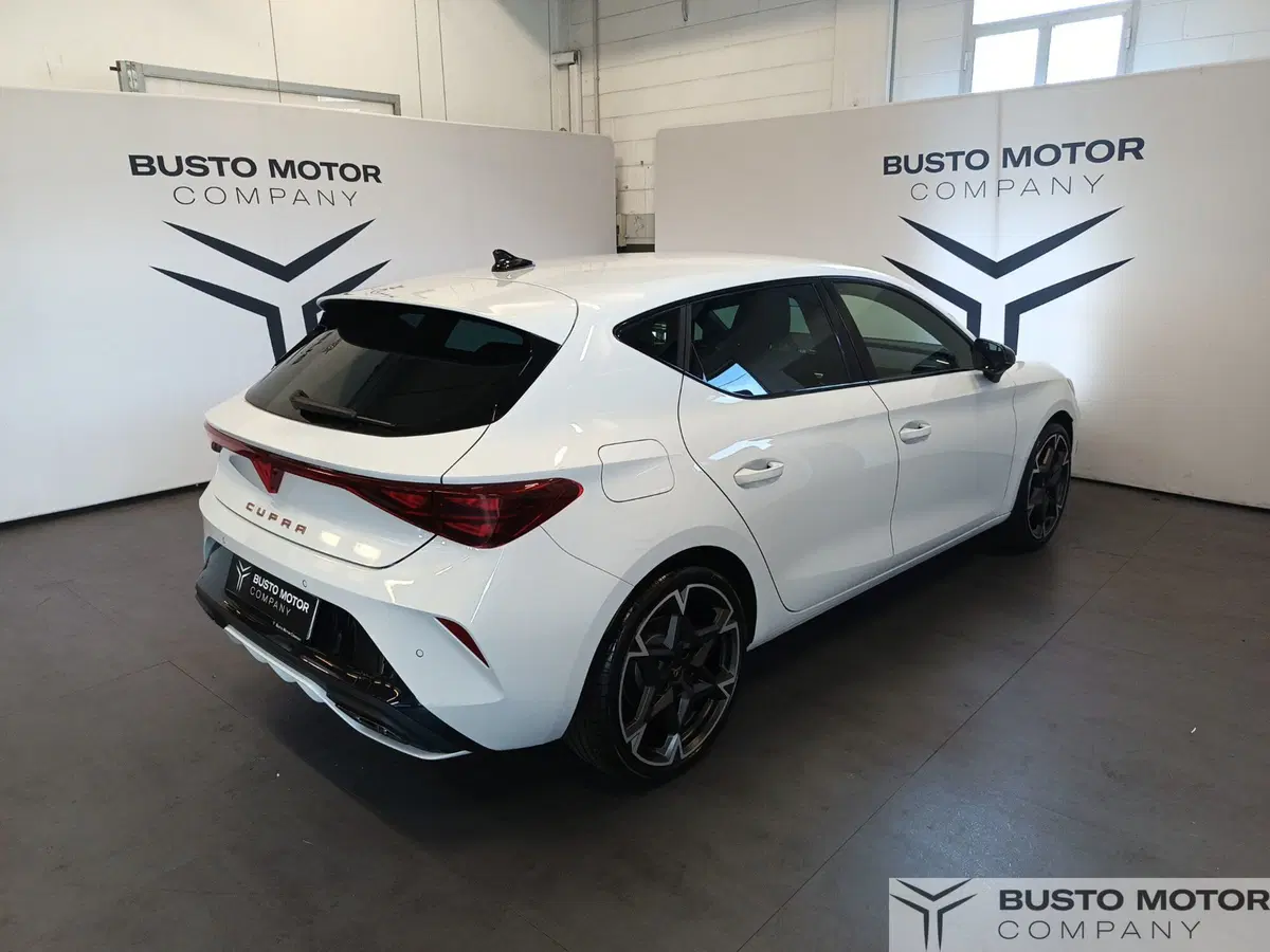Cupra Leon nuova a Varese (4)