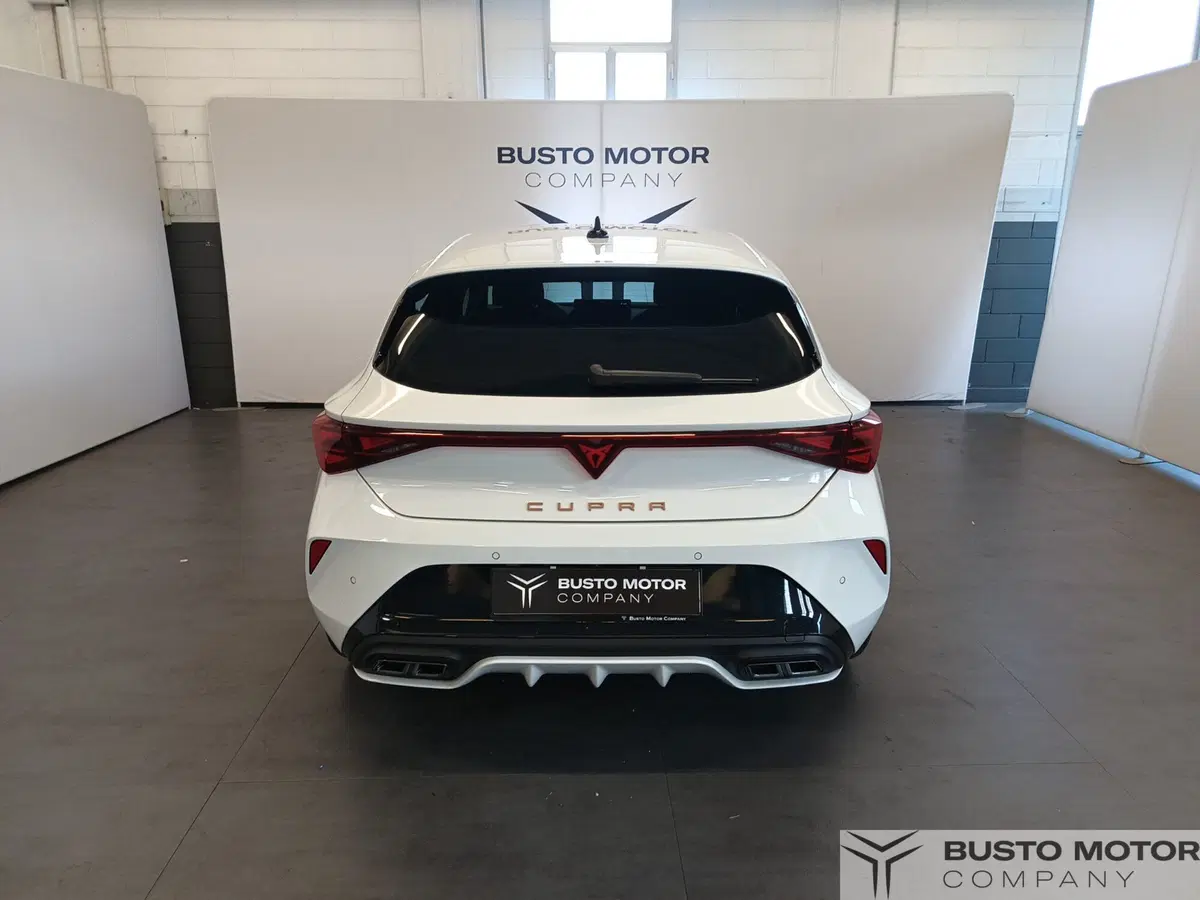 Cupra Leon nuova a Varese (5)