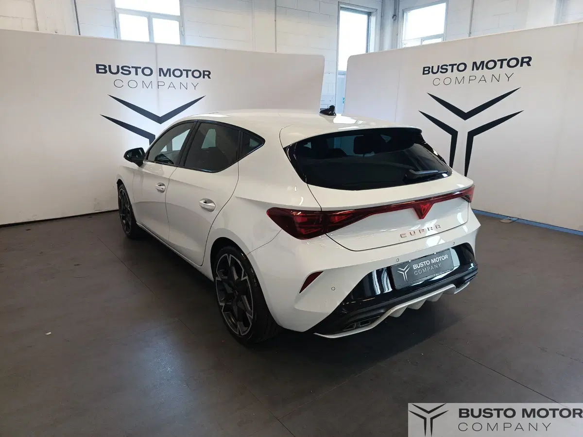 Cupra Leon nuova a Varese (6)