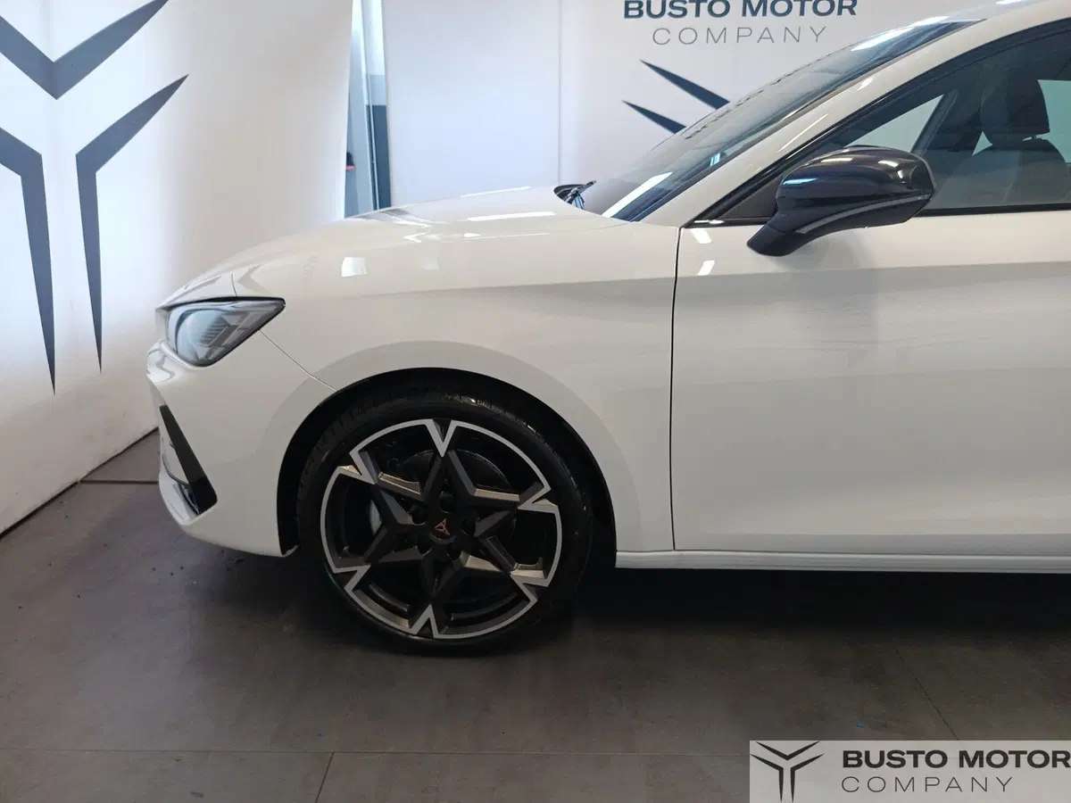 Cupra Leon nuova a Varese (7)