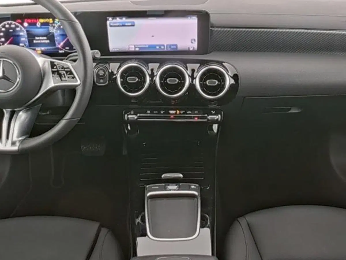 Mercedes-Benz CLA Shooting Brake usata a Milano (5)