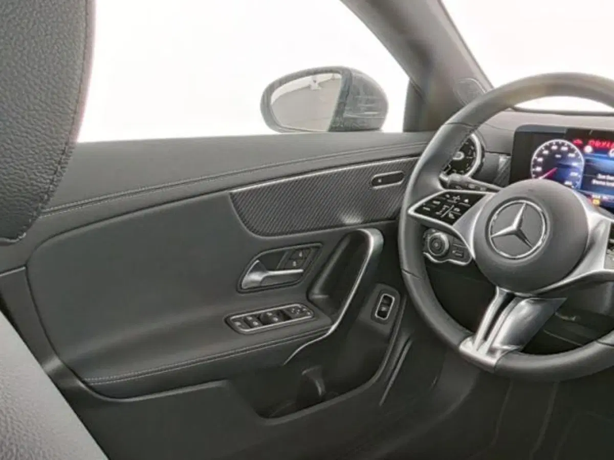 Mercedes-Benz CLA Shooting Brake usata a Milano (9)