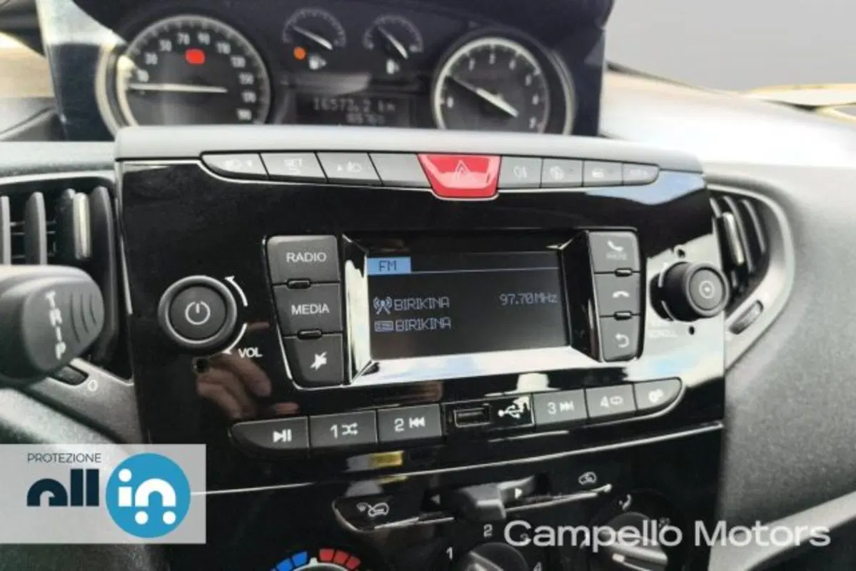 Lancia Ypsilon usata a Venezia (10)