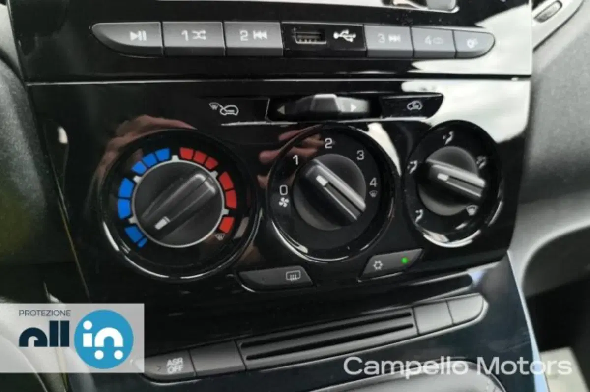 Lancia Ypsilon usata a Venezia (11)