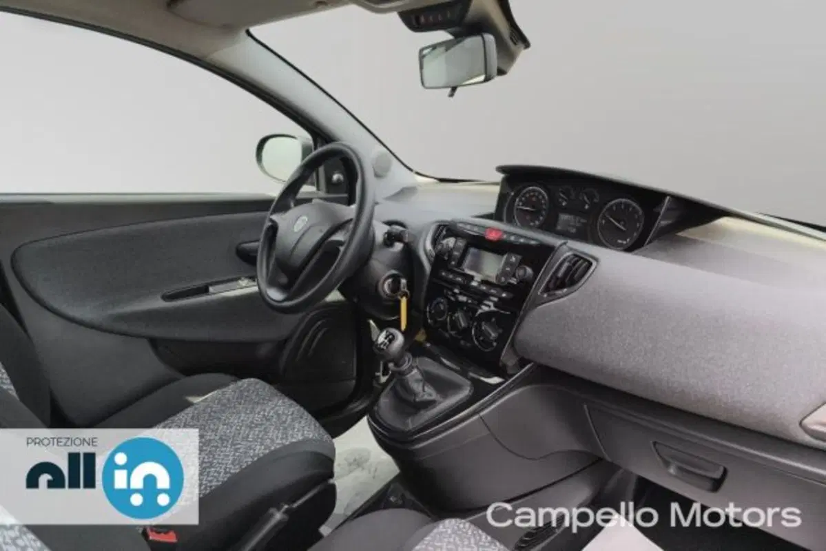 Lancia Ypsilon usata a Venezia (13)