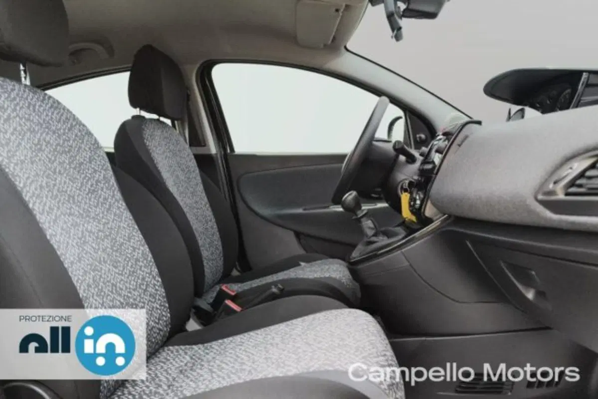 Lancia Ypsilon usata a Venezia (14)