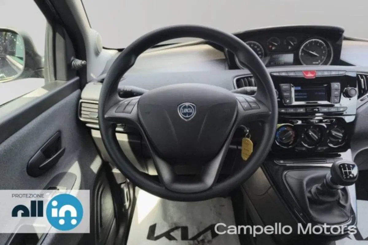 Lancia Ypsilon usata a Venezia (8)