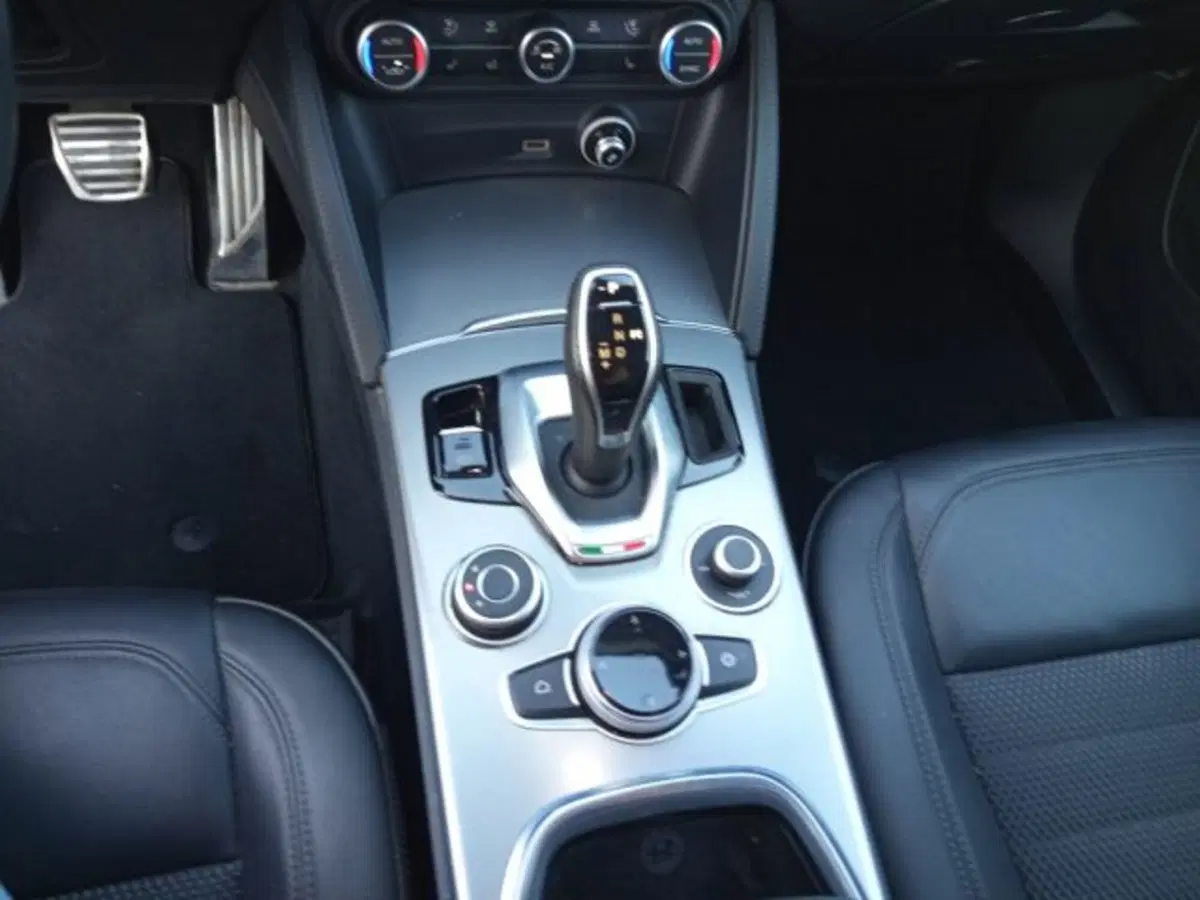 Alfa Romeo Stelvio usata a Frosinone (12)
