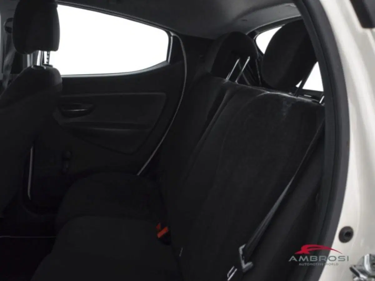 Lancia Ypsilon usata a Perugia (10)
