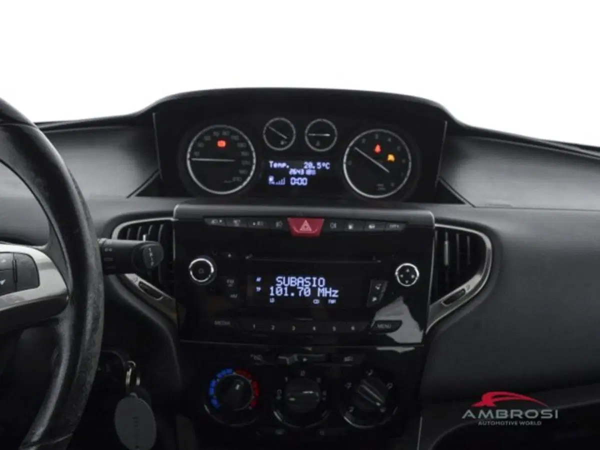 Lancia Ypsilon usata a Perugia (15)