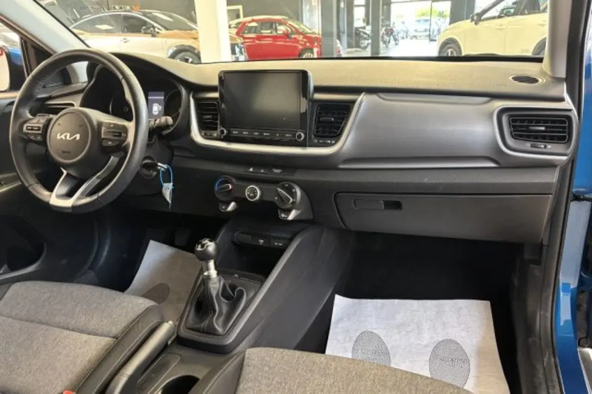 Kia Stonic usata a Latina (8)