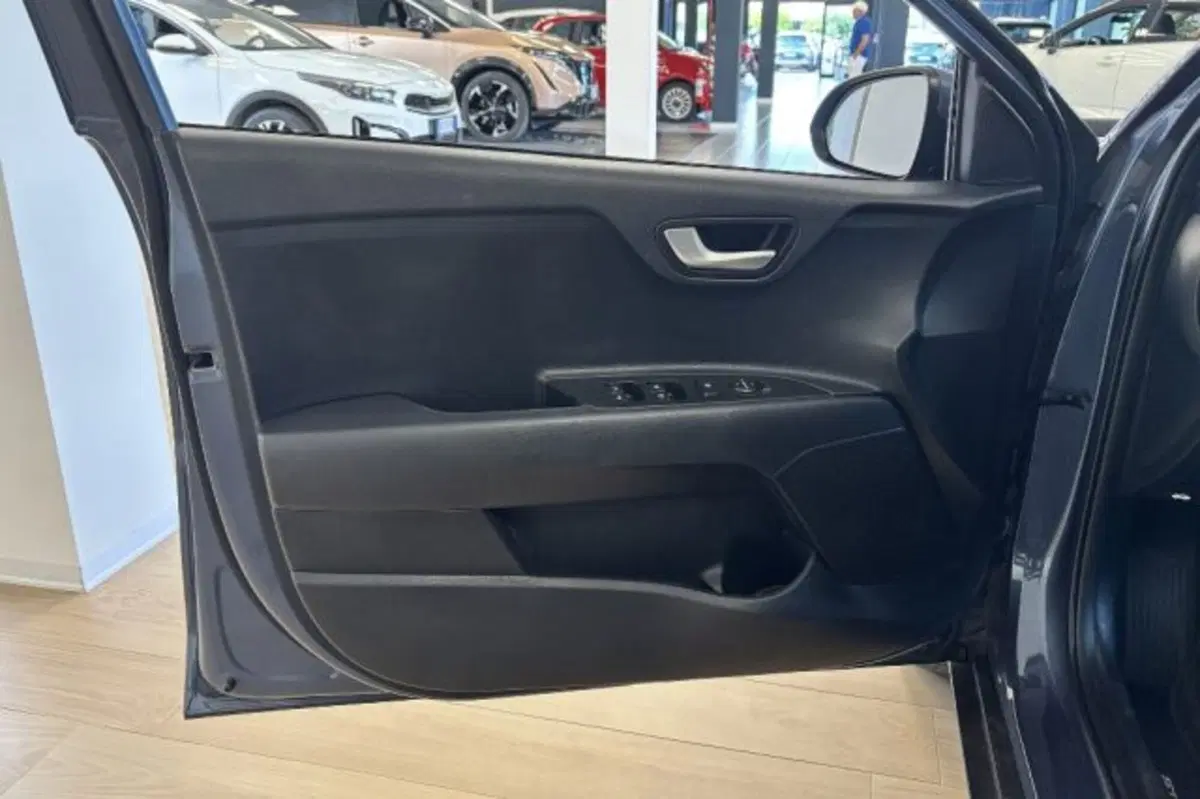 Kia Stonic usata a Latina (12)