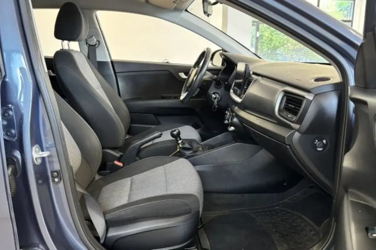 Kia Stonic usata a Latina (8)