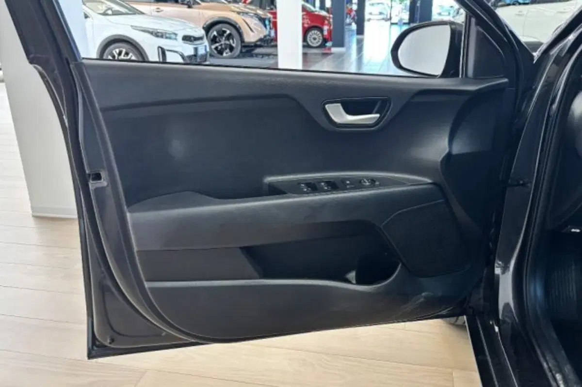 Kia Stonic usata a Latina (12)