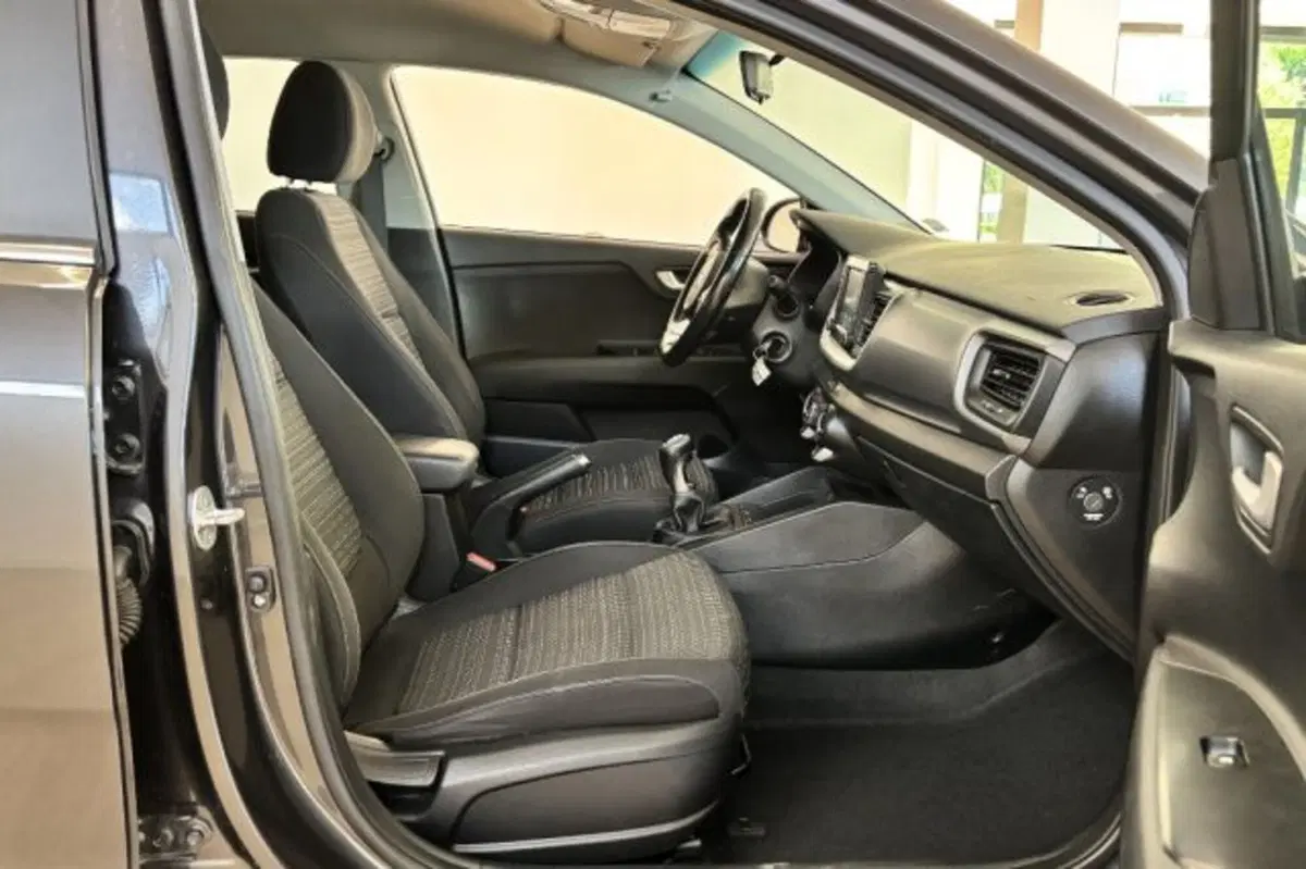 Kia Stonic usata a Latina (8)