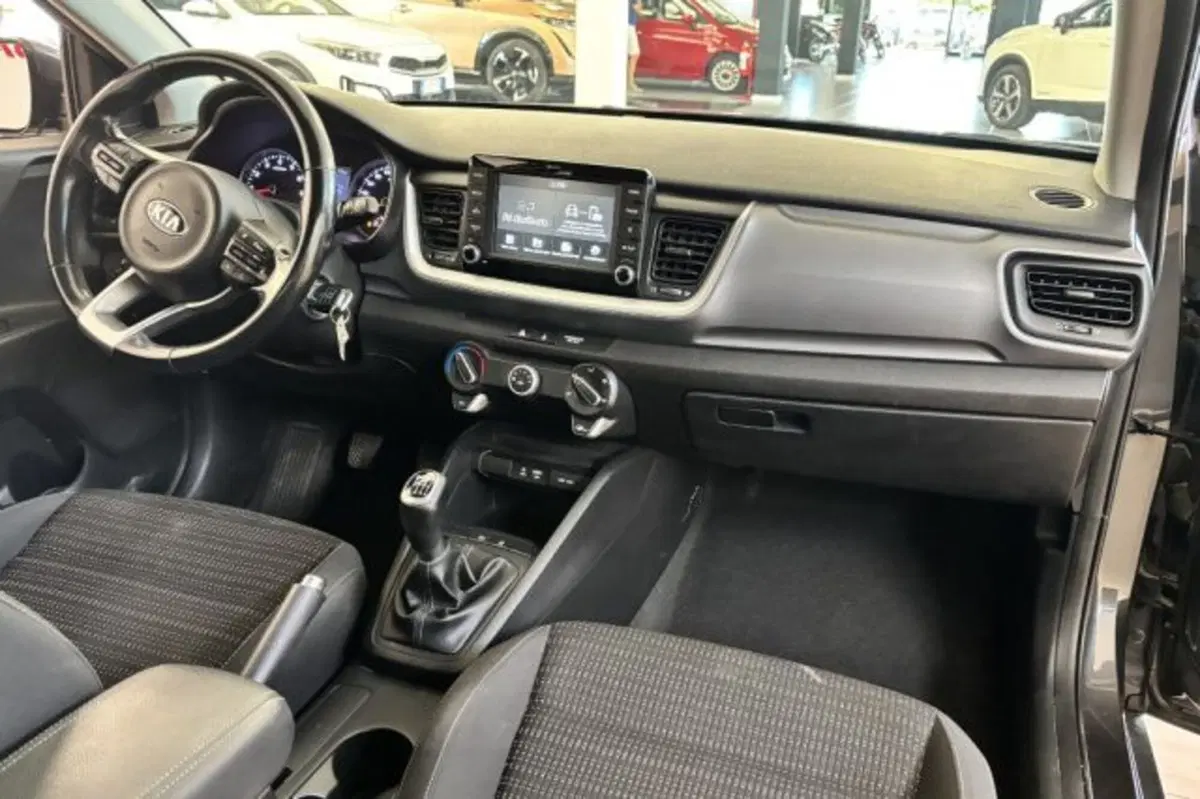Kia Stonic usata a Latina (9)
