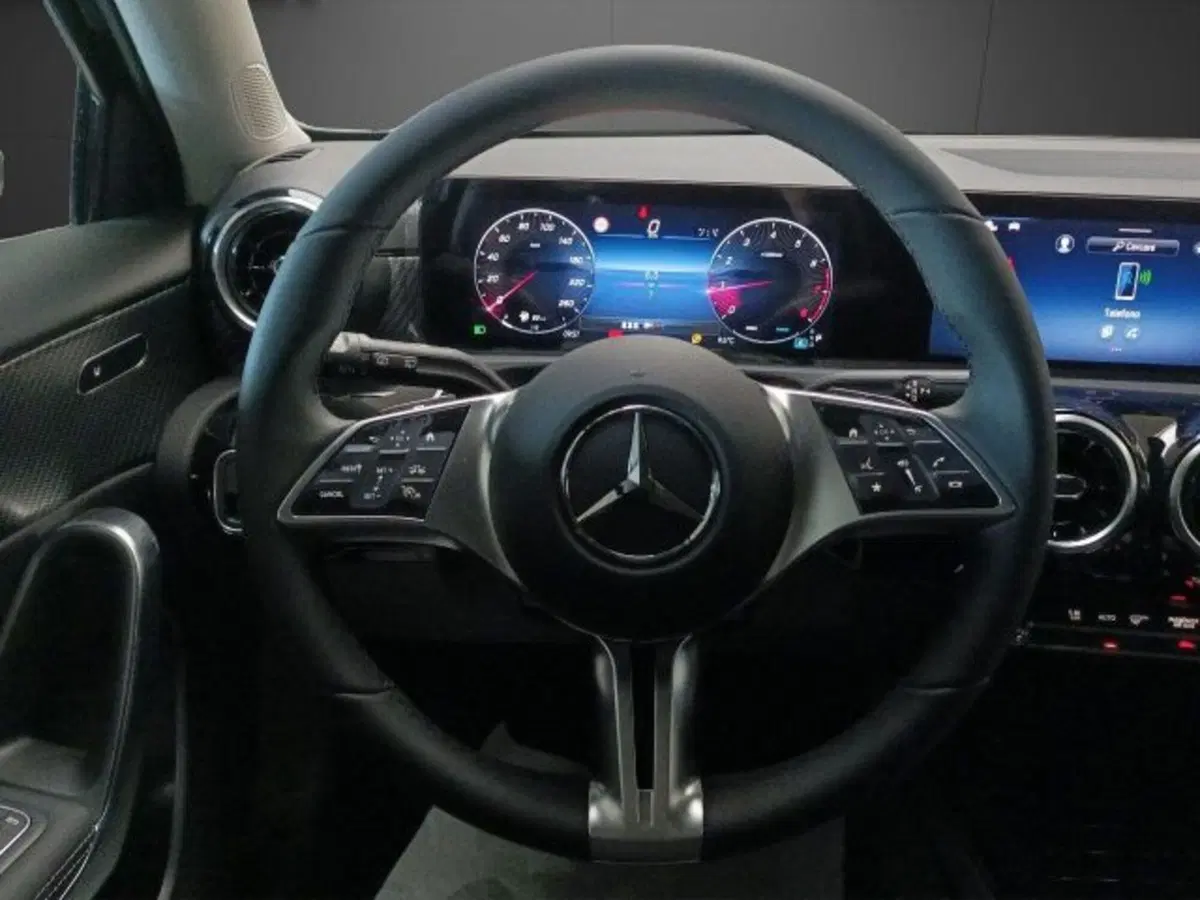 Mercedes-Benz Classe A nuova a Novara (9)