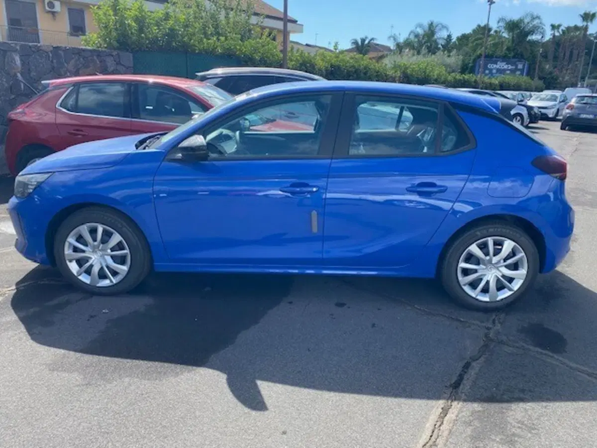Opel Corsa nuova a Catania