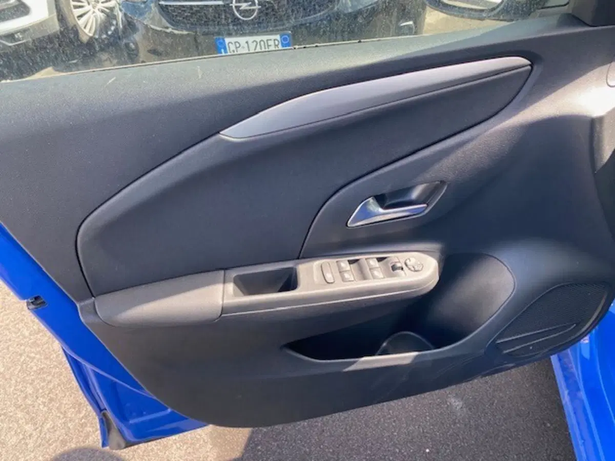 Opel Corsa nuova a Catania (6)