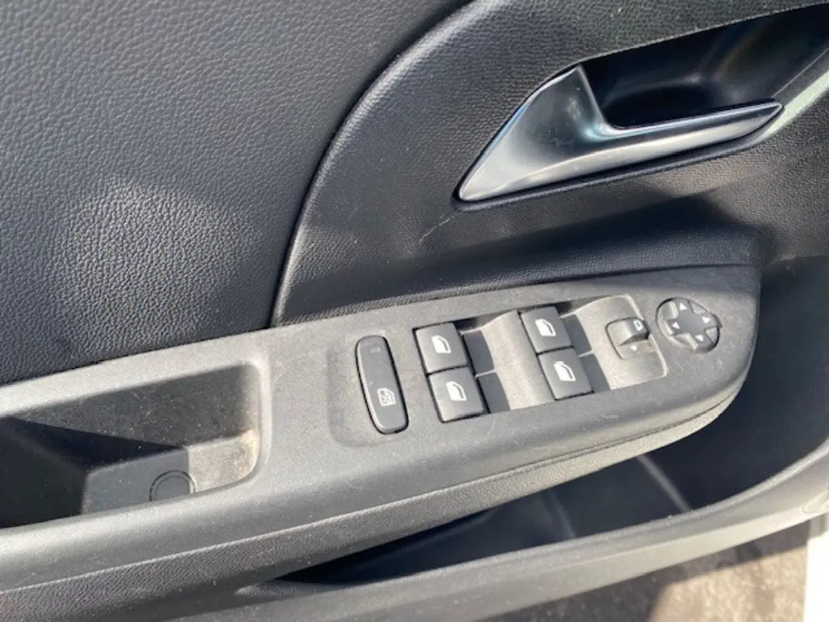 Opel Corsa usata a Catania (10)