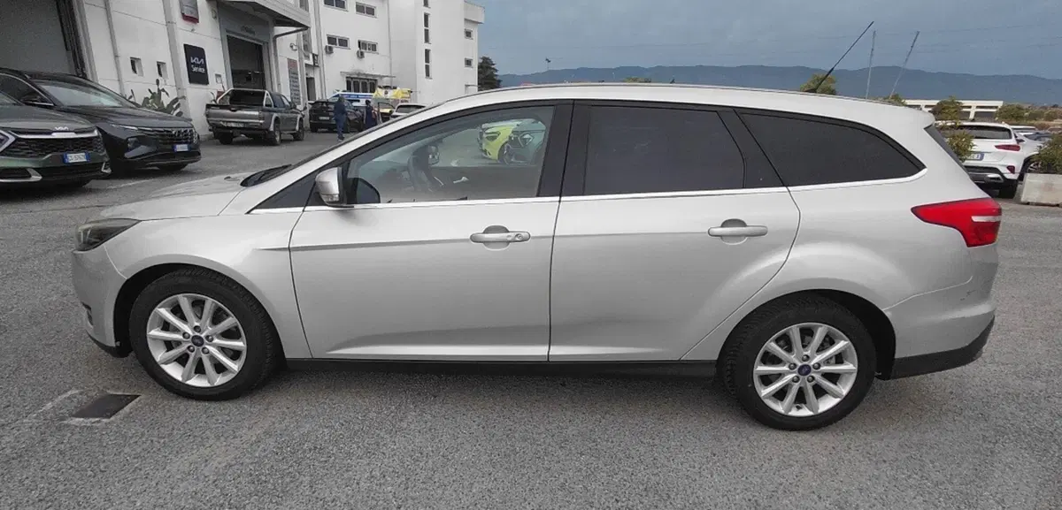 Ford Focus Station Wagon usata a Cosenza (8)