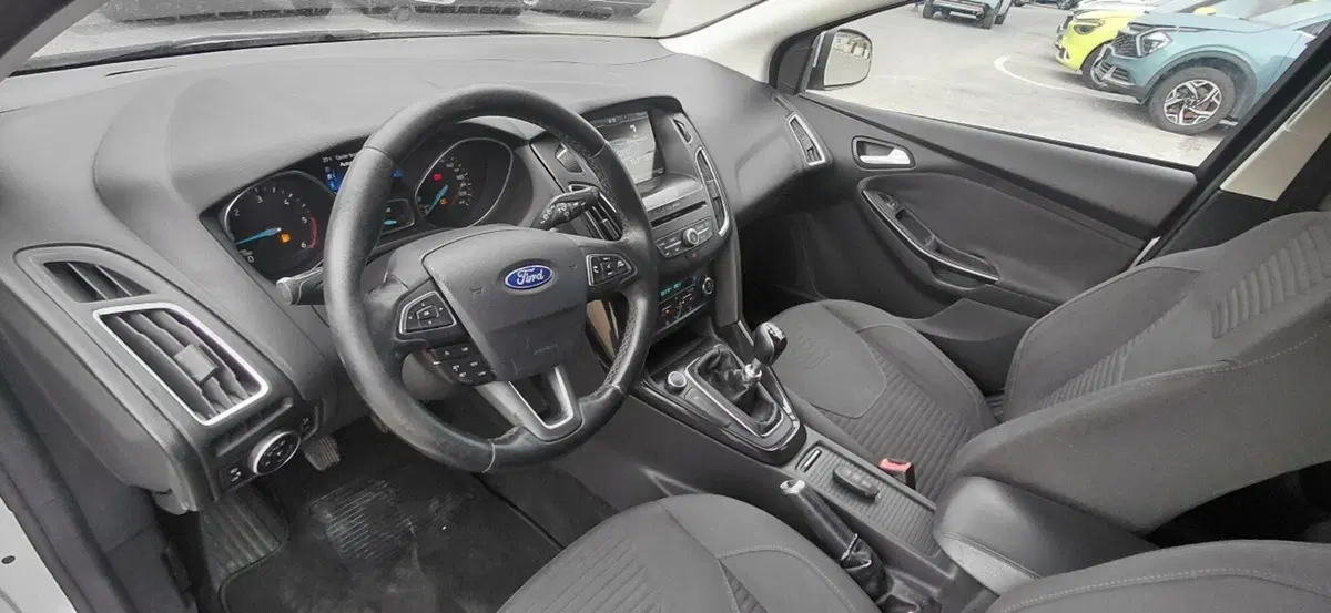 Ford Focus Station Wagon usata a Cosenza (9)