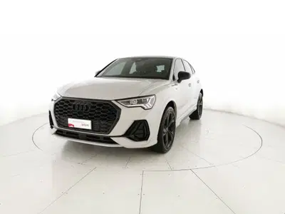 Audi Q3 Sportback 35 2.0 tdi Identity Black s-tronic del 2025 usata a San Salvo
