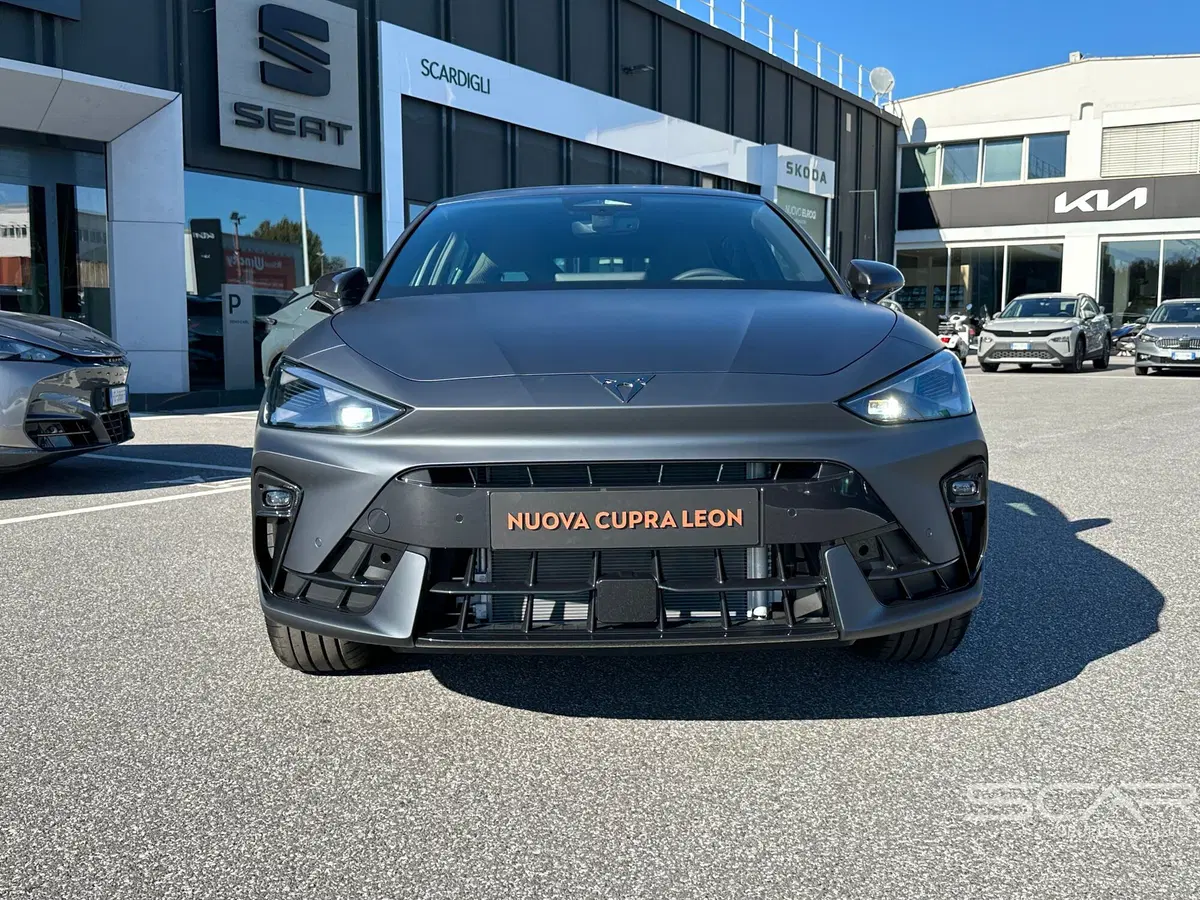 Cupra Leon nuova a Livorno (2)