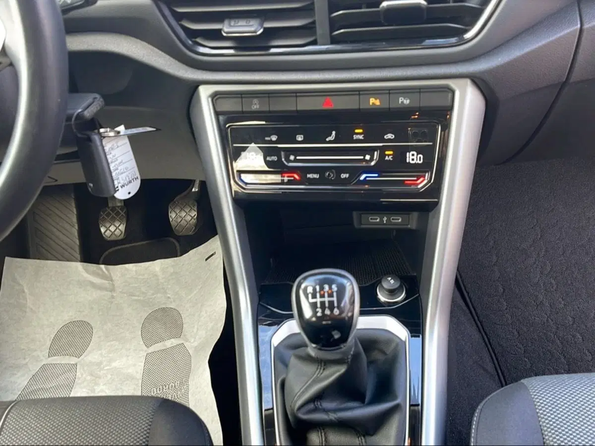Volkswagen T-Roc usata a Livorno (9)