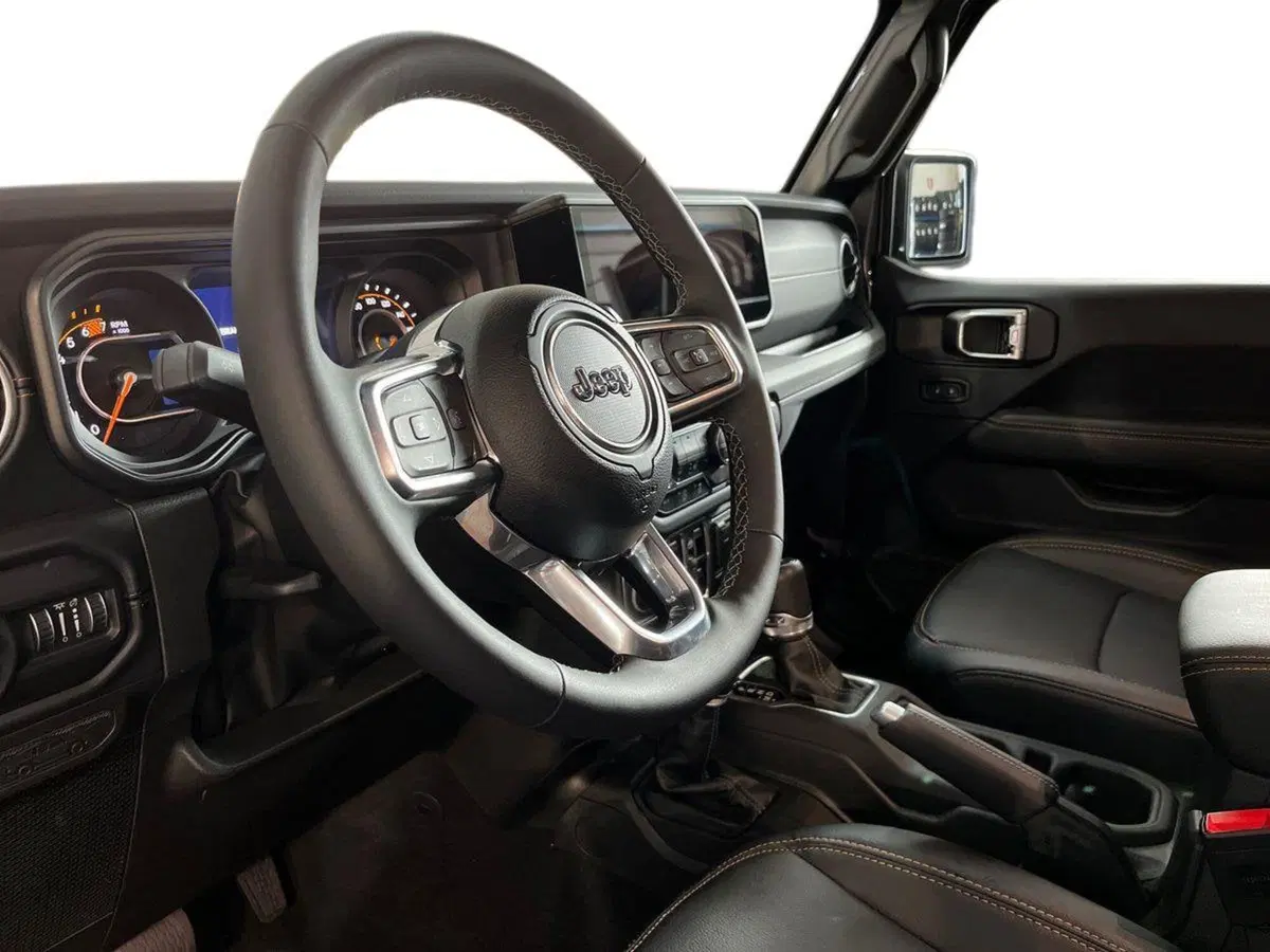 Jeep Wrangler Unlimited usata a Bari (10)