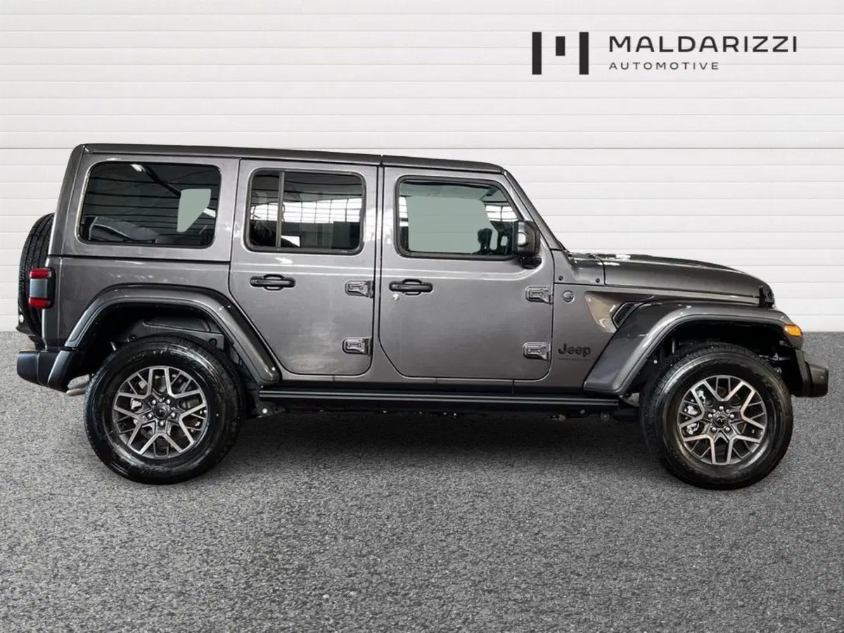 Jeep Wrangler Unlimited usata a Bari (5)